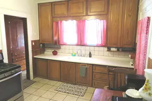 722 Richards St, Joliet, IL 60433 - Photo 8