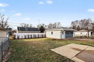 111 Stadium Dr, Joliet, IL 60435 - Photo 14