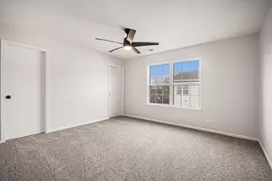 685 Holiday Ln, Hainesville, IL 60073 - Photo 8