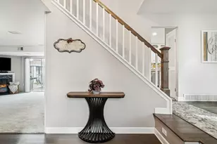 214 E Ivy Ln, Arlington Heights, IL 60004 - Photo 2