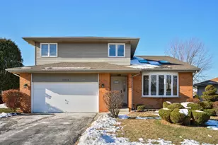 18036 Vista Dr, Country Club Hills, IL 60478 - Photo 1