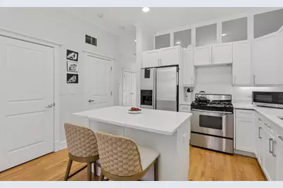 800 W Cornelia Avenue #208, Chicago, IL 60657 - Photo 8