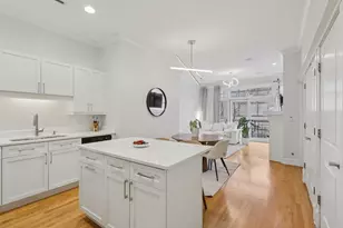 800 W Cornelia Ave, Chicago, IL 60657 - Photo 2