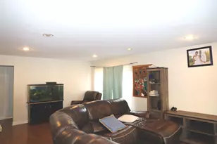 937 E 84th Pl, Chicago, IL 60619 - Photo 6