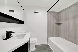 541 Charles St, Aurora, IL 60506 - Photo 8