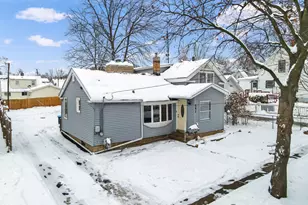 541 Charles St, Aurora, IL 60506 - Photo 2