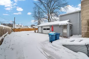 541 Charles St, Aurora, IL 60506 - Photo 30