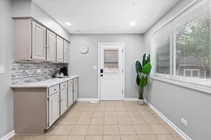 33W067 Bonnie St, Saint Charles, IL 60174 - Photo 6