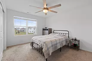 696 Kentshire Cir, Elgin, IL 60124 - Photo 18