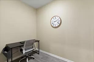 696 Kentshire Cir, Elgin, IL 60124 - Photo 22