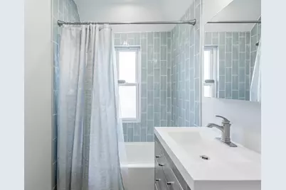 11042 S Avenue J, Chicago, IL 60617 - Photo 14