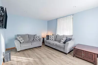 11042 S Avenue J, Chicago, IL 60617 - Photo 2