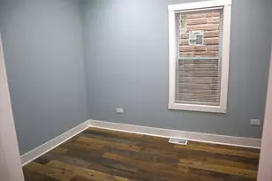 9138 S Essex Ave, Chicago, IL 60617 - Photo 8