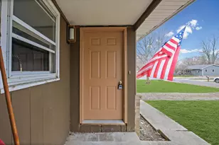 618 Meadow Ln St, Leroy, IL 61752 - Photo 4