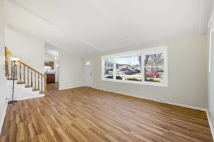 429 Lauren Ln, Buffalo Grove, IL 60089 - Photo 4