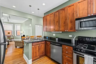 667 W Barry Avenue #3N, Chicago, IL 60657 - Photo 2