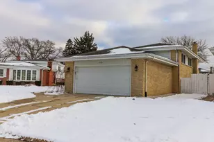793 Timothy Ln, Des Plaines, IL 60016 - Photo 2
