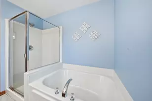 1110 Colonial Dr, Joliet, IL 60432 - Photo 18