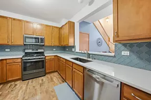 1110 Colonial Dr, Joliet, IL 60432 - Photo 10