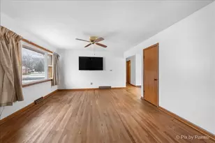 175 Calkins Dr, Sugar Grove, IL 60554 - Photo 2