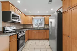 2423 Pecan St, Joliet, IL 60435 - Photo 8