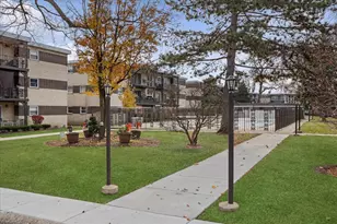 935 S 8th Ave, La Grange, IL 60525 - Photo 16