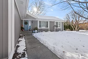 5901 Sandringham Ln, Rockford, IL 61107 - Photo 2