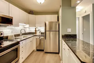 70 W Burton Pl, Chicago, IL 60610 - Photo 8