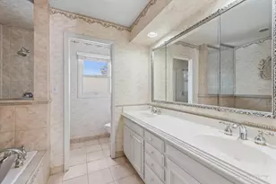 274 Timber View Dr, Oak Brook, IL 60523 - Photo 36