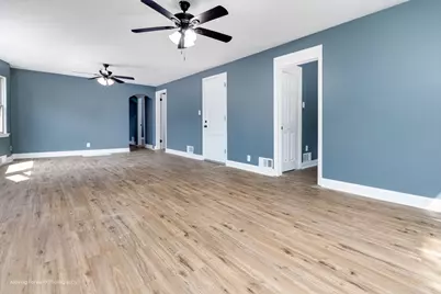 10722 S Prairie Avenue, Chicago, IL 60628 - Photo 20