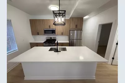 7717 N Sheridan Road #3R, Chicago, IL 60626 - Photo 2