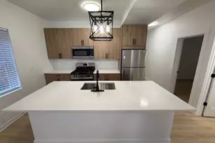 7717 N Sheridan Rd, Chicago, IL 60626 - Photo 2