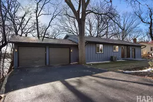 218 N Shore Dr, Oakwood Hills, IL 60013 - Photo 2