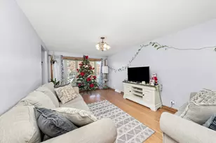 7726 Neenah Ave, Burbank, IL 60459 - Photo 6