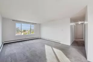 1880 Bonnie Ln, Hoffman Estates, IL 60169 - Photo 8