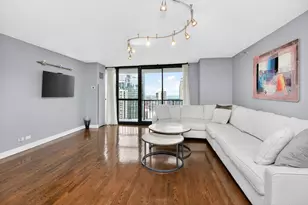 10 E Ontario St, Chicago, IL 60611 - Photo 8