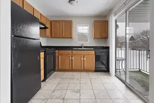 86 N Victoria Ln, Streamwood, IL 60107 - Photo 8