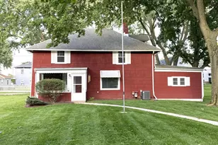 255 Oak St, Hampshire, IL 60140 - Photo 1