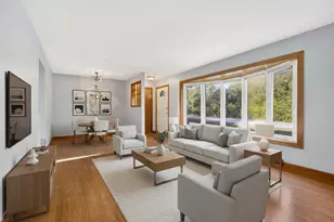 11257 S Pacific Dr, Worth, IL 60482 - Photo 2