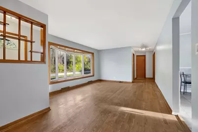 11257 S Pacific Drive, Worth, IL 60482 - Photo 4