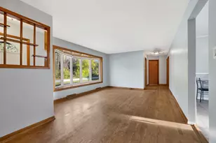 11257 S Pacific Dr, Worth, IL 60482 - Photo 4