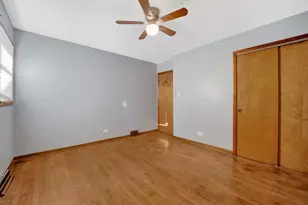 11257 S Pacific Dr, Worth, IL 60482 - Photo 8