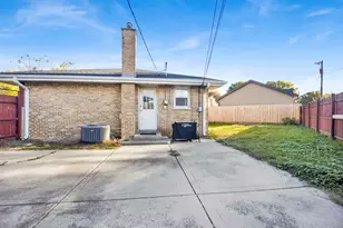 11257 S Pacific Dr, Worth, IL 60482 - Photo 18