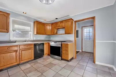 11257 S Pacific Drive, Worth, IL 60482 - Photo 6