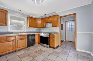 11257 S Pacific Dr, Worth, IL 60482 - Photo 6