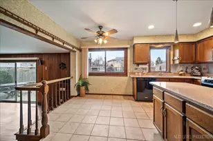 2757 Karen Ln, Glenview, IL 60025 - Photo 8