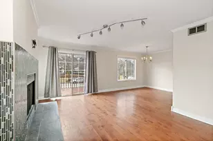 402 Lowell Dr, South Elgin, IL 60177 - Photo 2