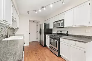 402 Lowell Dr, South Elgin, IL 60177 - Photo 8