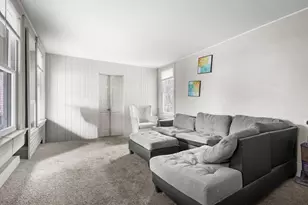 208 Moseley St, Elgin, IL 60123 - Photo 4