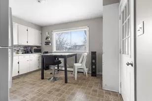 208 Moseley St, Elgin, IL 60123 - Photo 10